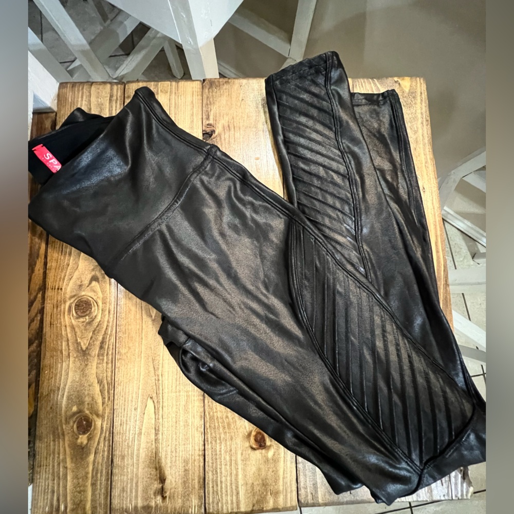 SPANX Black Quilted Faux Leather Leggings size Small